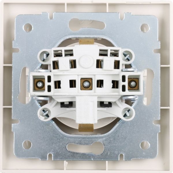 Розетка с заземлением UP! (Underprice) One Plus без шторок крем 706-0303-122B