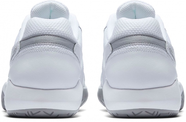 Кроссовки Nike Air Zoom Resistance 918201-101 р.7 белый