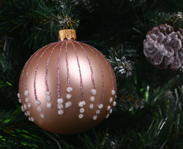 Елочная игрушка в форме шара розовая 8 см AVG104070 