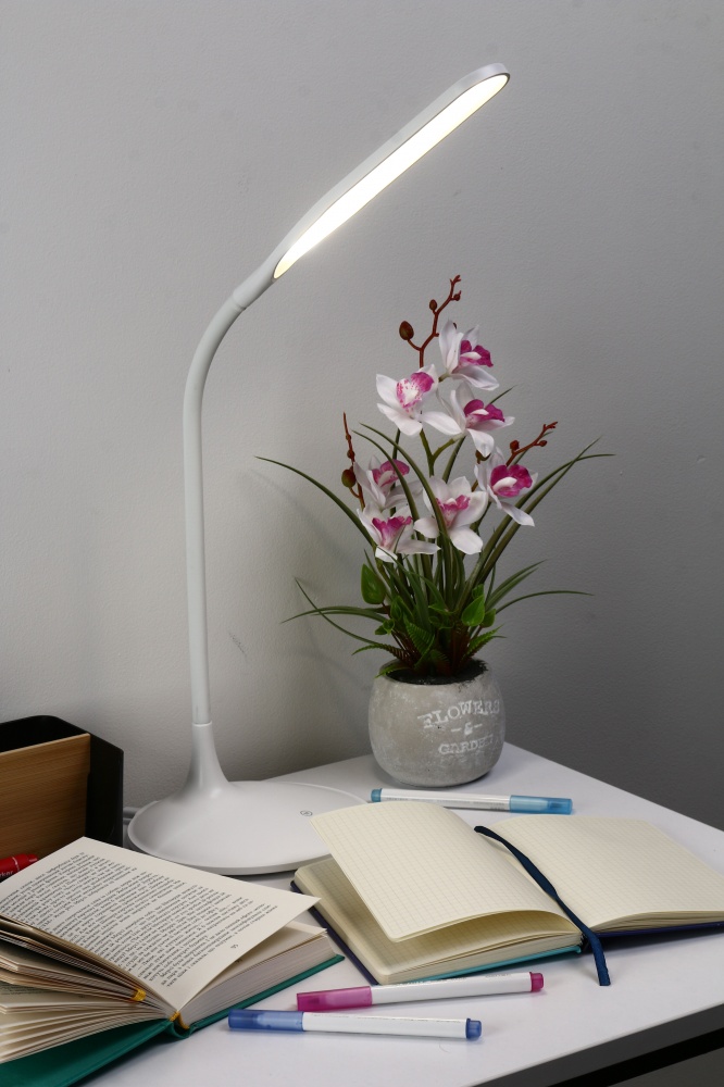 Настільна лампа Luna 7 Вт білий LML-L23CCT-B