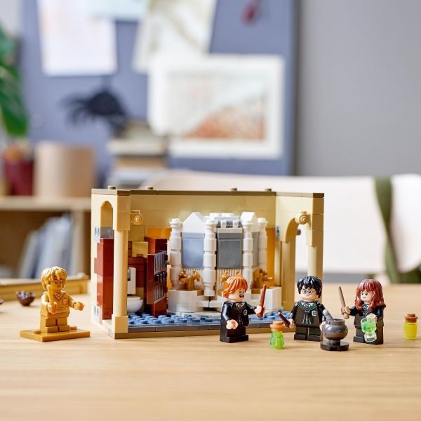 Конструктор LEGO Harry Potter Гоґвортс: невдача з багатозільною настійкою 76386