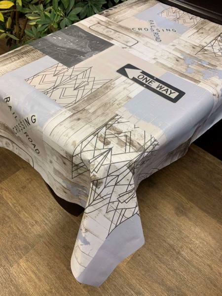 Скатерть флизелин ES0785-1 135x100 см мульти Даріана 