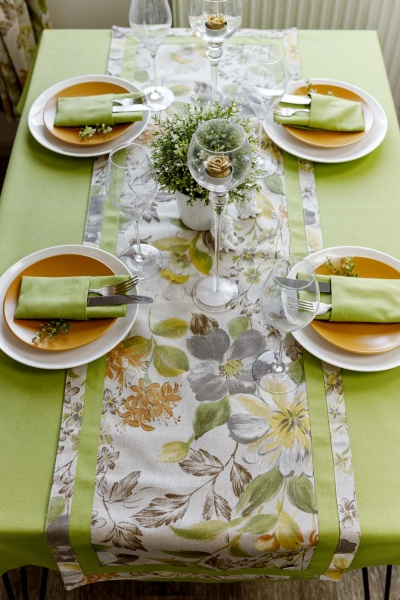 Скатертина Квітка однотон зелений 133x220 см La Nuit 