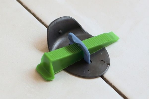 Система выравнивания плитки Т-Нова клин СВП-Нова 150 шт./уп.