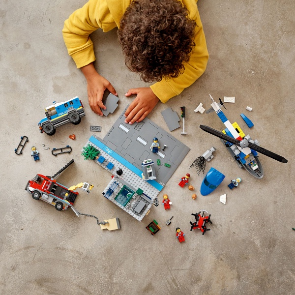 Конструктор LEGO City Погоня поліції в банку 60317