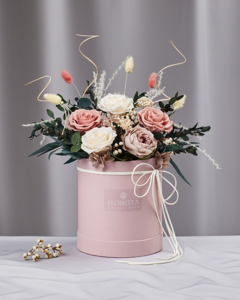 Цветочная композиция Floretta в шляпной коробке Меренга 17x25 см