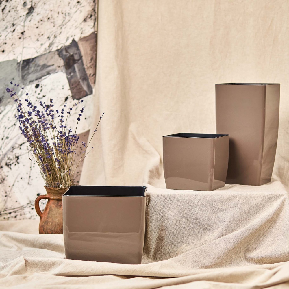 Вазон пластик Квадро 27х27х51 см квадратный капучино 14 л Алеана