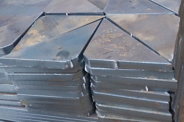 Сталь листова закладна пластина металева 100x100x4 мм ДСТУ Б В.2.6-168:2011 (ГОСТ 10922-90, MOD)