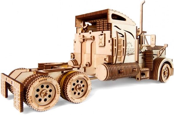 3D-конструктор Ugears Тягач VM-03 70056
