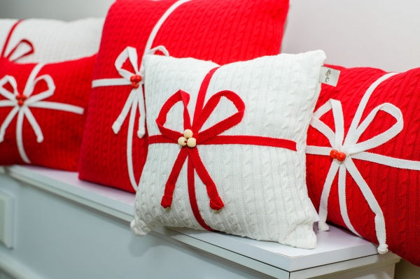 Подушка декоративна з бантом 30x30 см 1015 Червона Прованс 