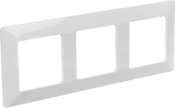 Рамка трехместная Legrand Life универсальная белый 754003