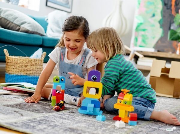 Конструктор LEGO Duplo Гости Эммета и Люси с планеты 10895