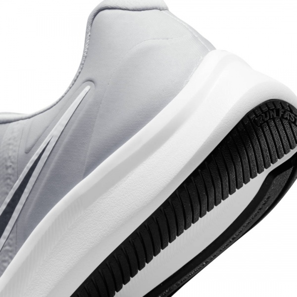 Кросівки Nike DA2776-005 р.US 6,5Y сірий