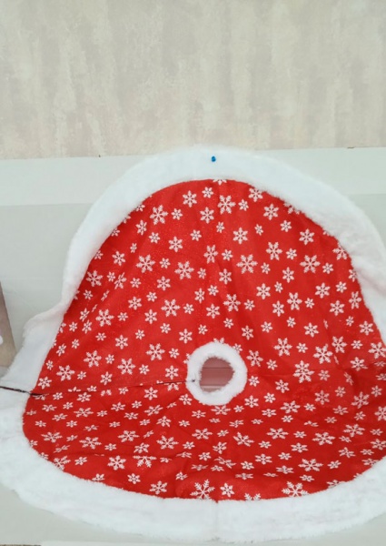 Килимок новорічний червоний в сніжинку 75 см 125225 