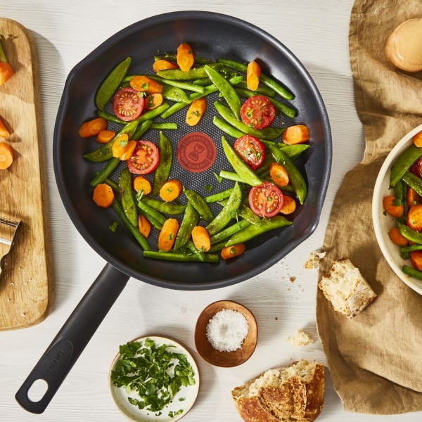 Сковорода з кришкою Family Day 24 см B5660453_SET Tefal