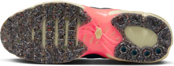 Кросівки Nike AIR MAX TERRASCAPE PLUS DQ3977-003 р.45,5 чорний