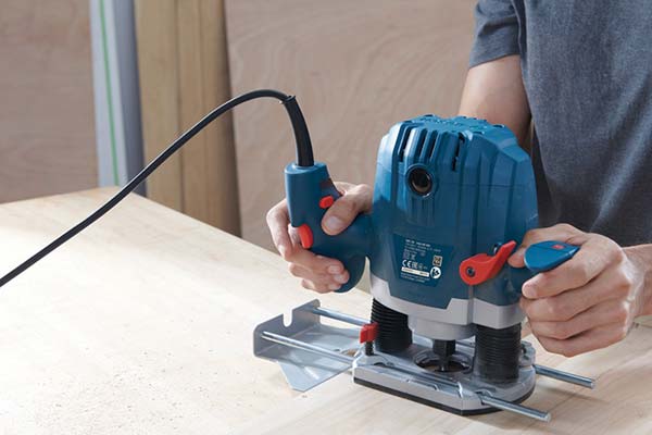 Фрезер Bosch Professional GOF 130 06016B7000