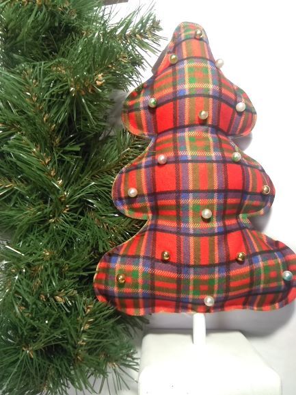 Украшение новогоднее на подставке Елка шотландка красно-фиолетовая 30 см 