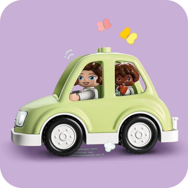 Конструктор LEGO DUPLO Семейный дом на колёсах 10986