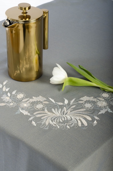 Скатерть Нежное золото 345-22/00 145x145 см зеленый Эдельвика 