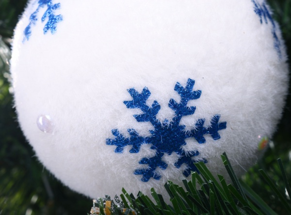 Куля новорічна Shunda пінопластиковий 80 мм біло-синій SDA213480WB