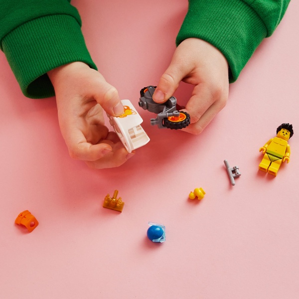 Конструктор LEGO City каскадерський мотоцикл для гри у ванні 60333