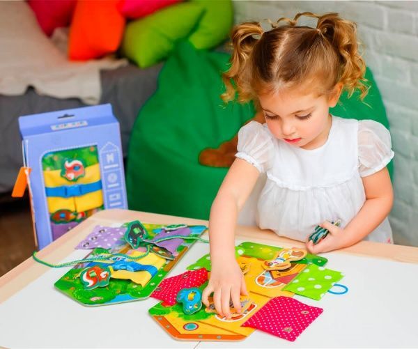 Развивающий бизиборд Vladi Toys Домики ZZ1001-02