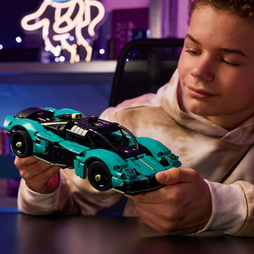 Конструктор LEGO Technic Aston Martin Valkyrie 42208