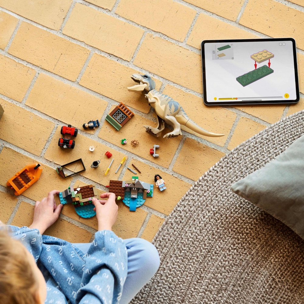 Конструктор LEGO Jurassic World Втеча річкою від тиранозавра 76975