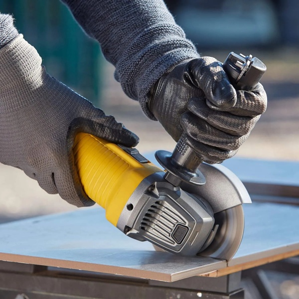 Болгарка (кутова шліфмашина) Stanley FatMax FMEG222K