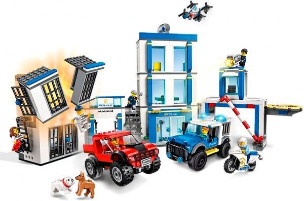 Конструктор LEGO City Полицейский участок 60246