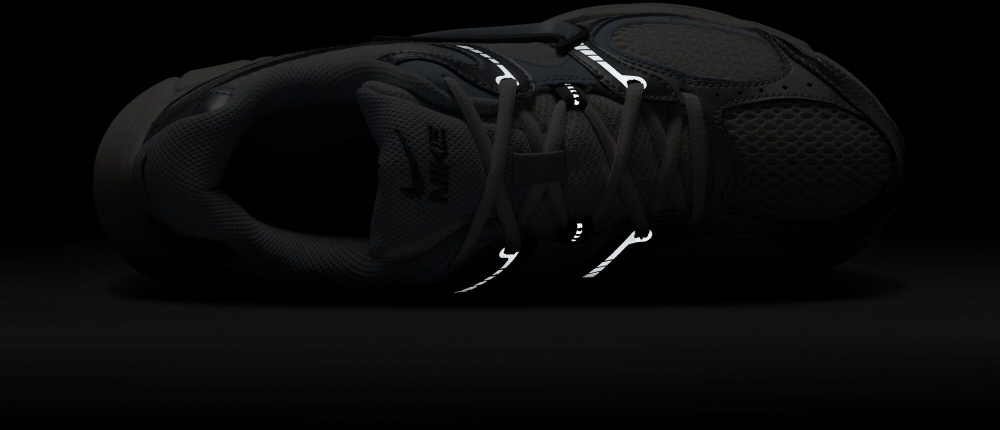 Кросівки жіночі Nike W V5 RNR HQ7901-103 р.37,5 білі