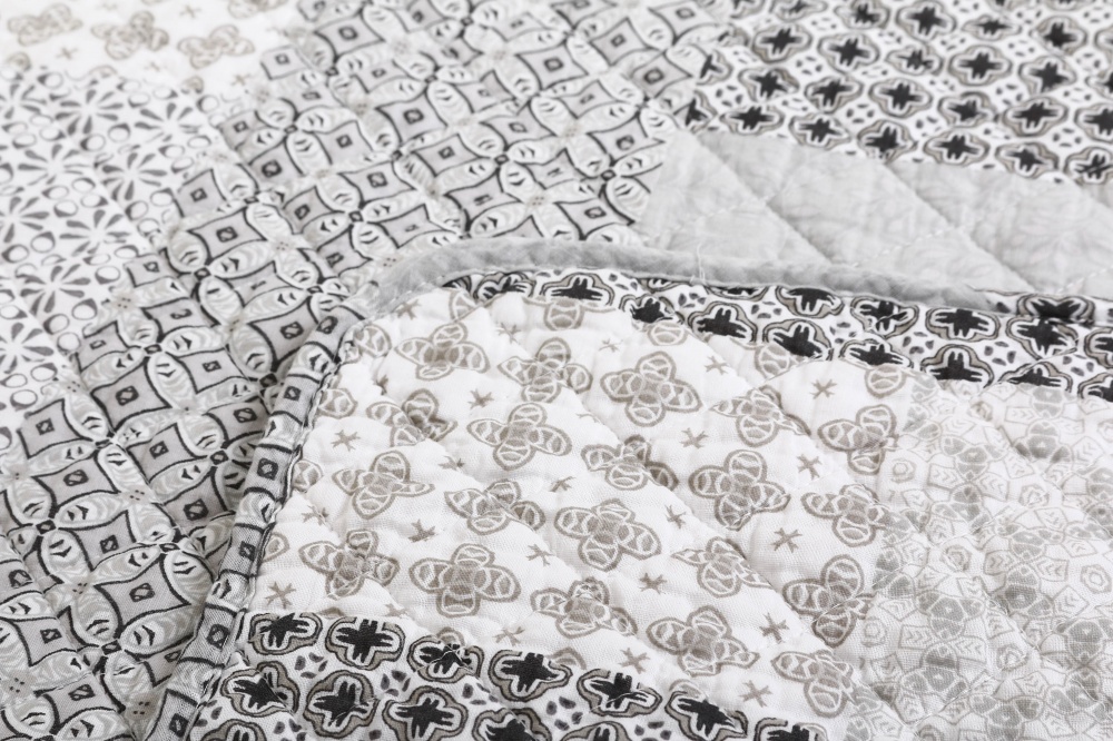 Покрывало декоративное Kalevi 145x215 см La Nuit серый