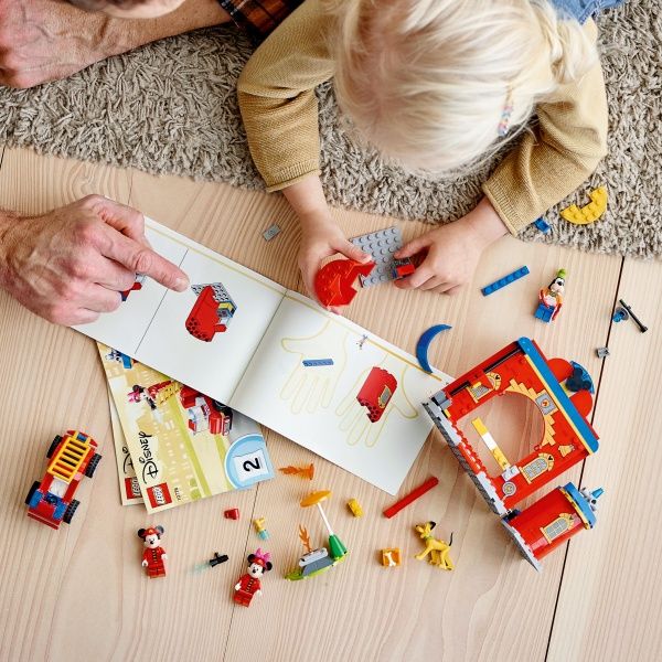 Конструктор LEGO Disney Пожарная часть и машина Микки и его друзей 10776