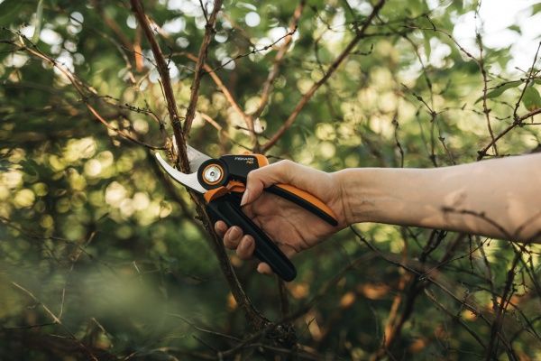 Секатор плоскостной Fiskars PowerGear M P921 (1057173) 