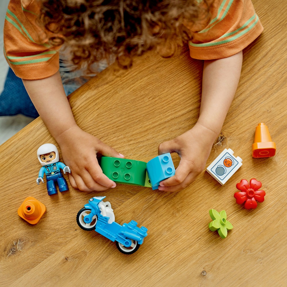 Конструктор LEGO DUPLO Синий полицейский мотоцикл 10471