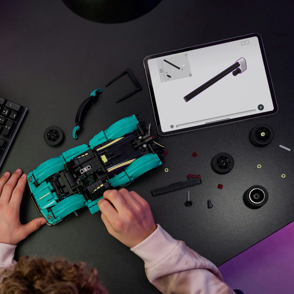 Конструктор LEGO Technic Aston Martin Valkyrie 42208