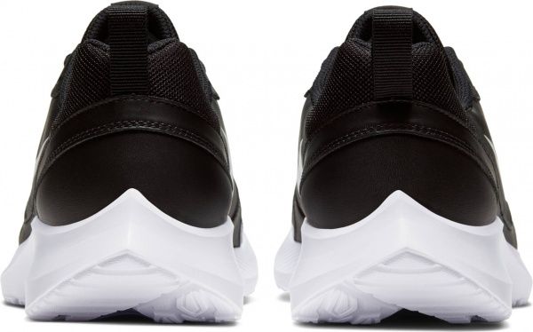 Кросівки Nike TODOS BQ3198-002 р.8 чорний