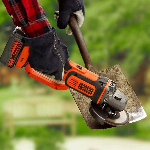 Болгарка (угловая шлифмашина) Black+Decker BCG720M1