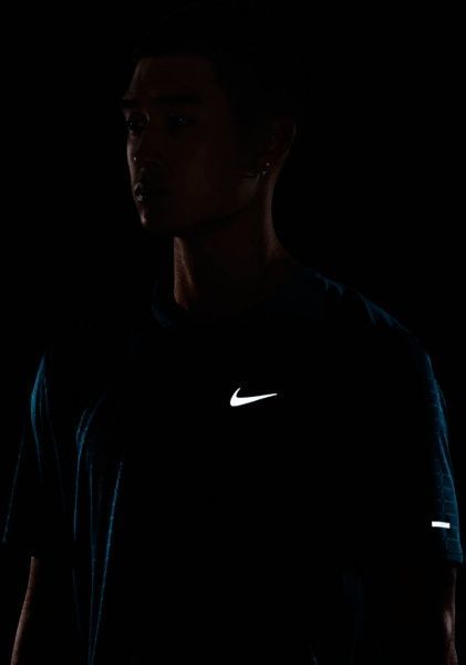 Футболка Nike M NK RN DVN MILER SS EMBOSS DA1317-447 р. 2XL бирюзовый