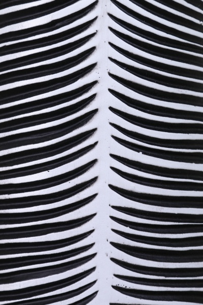 Ваза полирезиновая серая с черным Leaf Grey 16х16х46 см