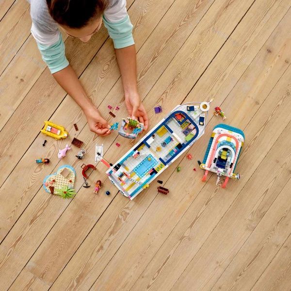 Конструктор LEGO Friends Спасательная лодка 41381