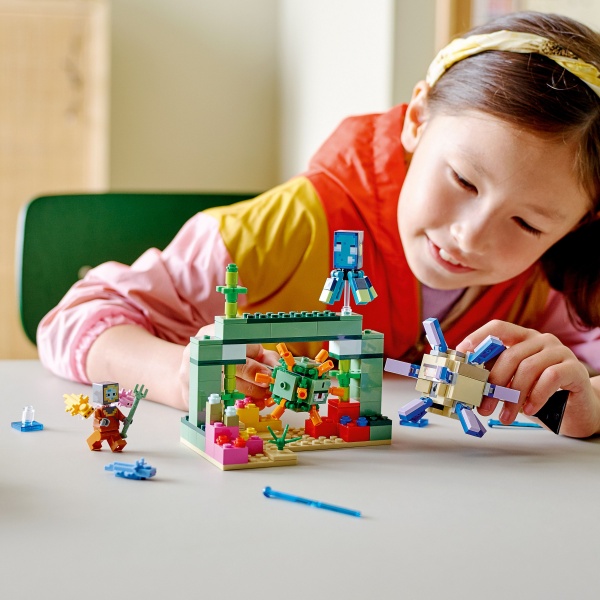 Конструктор LEGO Minecraft Битва Стражів 21180