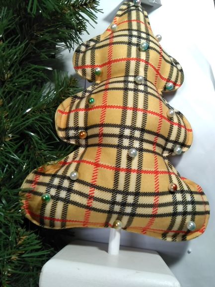 Прикраса новорічна на підставці Ялинка шотландка світло-коричнева з перлинами 30 см 