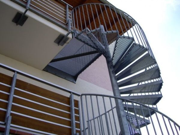 Сходинка оцинкована 800х270 мм