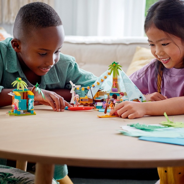 Конструктор LEGO Friends Кемпінг на пляжі 41700