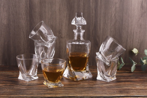 Набір для віскі Sette 7 предметів Fiora