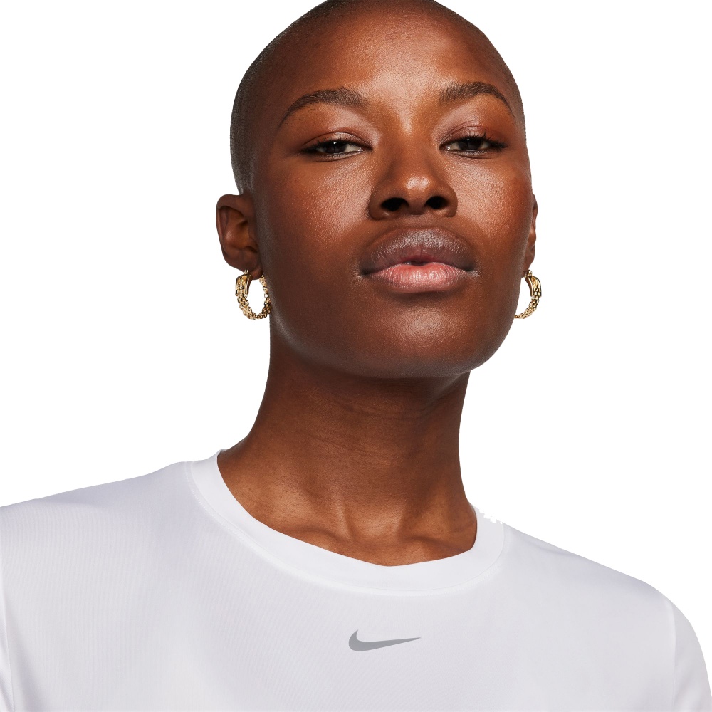Футболка Nike NK ONE CLASSIC DF SS TOP FN2798-100 р.XS белый