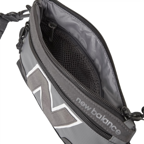 Сумка New Balance LEGACY SHOULDER BAG LAB21015CTR черный 
