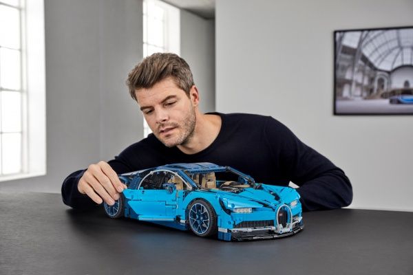 Конструктор LEGO Technic Bugatti Chiron 42083